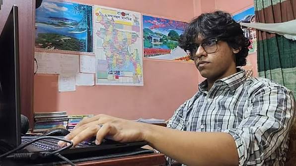 মায়ের পেনশনের টাকা তুলতে ঘুষ, প্রতিবাদে 'ঘুষ.সাইট' তৈরি