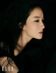 16 tuổi đã được tung hô, cô gái lớn lên thành "thần tiên tỷ tỷ", giờ bị tố  "đi cửa sau"