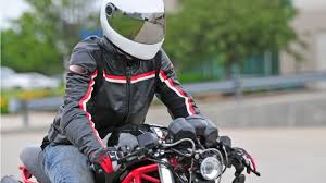 バイクの防寒対策！冬の服装選びのポイント、おすすめのアイテムを紹介