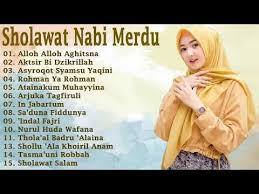 Dengan musik nasyid yang kental, lagu ini berisi pujian kepada sosok uswatun khasanah, nabi muhammad saw dengan segala hal baik yang bisa diteladaninya. Sholawat Nabi Merdu Terbaru 2020 Sholawat Pengantar Tidur Youtube Youtube Tidur Doa