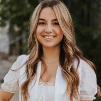 Danielle Cruse's Instagram, Twitter & Facebook