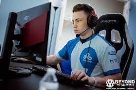 Прицел, видео настройки, стим, конфиг, sensitivity, девайсы. Rush Cs Go Settings Gear Config Crosshair 2021