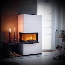 Der Heizkamin Contura I41a Ist Durch Seine Angewinkelte Tur Und Eine Verkleidung Aus Artstone Ein Richtig Eleganter Kamin Www In 2020 Kaminofen Heizkamin Haus Deko
