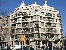 Antoni gaudi — antoni gaudí antoni gaudí (né antoni gaudí i cornet le 25 juin 1852 au « mas de la calderera » à reus ou riudoms1 et mort le 10 juin 1926 à barcelone) est un architecte espagnol. Antoni Gaudi Wikipedia