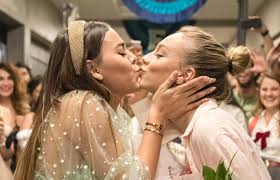 Son tan monos que aquí te traemos toda su relación al detalle. Entre Lagrimas Asi Fue El Ultimo Dia De Danna Paola Y Ester Exposito En Elite