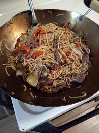 Start off with thin sliced beef, then marinate with sugar, oyster sauce, and white wine. Beef Lo Mein Aka My Quest To Learn How To Make Authentic Asian Food Is Coming Along Nicely Foodporn