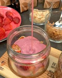 Ruby çikolatalı serotonin denemiş miydiniz?😍Anlatılmaz, yaşanır!🤤😌 Tüm  şubelerimizde Al Götür, Yemek Sepeti ve Getir Yemek sipariş mevcut!🍓, •,  📍ŞUBELERİMİZ, 🍓 Kadıköy Moda Şubesi, 🍓 Acıbadem Şubesi, ...