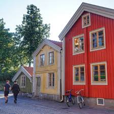 Mittfältaren, som senast spelade för kff under fjolårssäsongen, tränar just nu med laget. Britt Erixon On Instagram Houses Tripp Trapp Trull Kalmar Sweden Kalmarfeeling Kalmarposten Barometernlasarbild Barometern Destinationk Trappa Kalmar