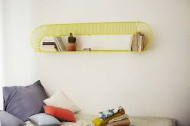 L'étagère murale sous tous les angles plus discrète qu'une bibliothèque, l'étagère murale rencontre toujours un vif succès dans nos intérieurs. Petite Etagere Murale 23 Idees Deco De Tablette