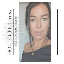 ✨ Beautiful nails, shine with confidence! ✨ This pink ombre nail design,  combined with delicate lines, creates a soft yet elegant look. A perfect  choice for those who love a feminine and