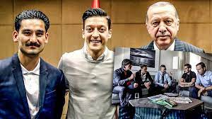 Gundogan erdogan adlı kişilerin profillerini gör. Erdogan Skandal Ozil Und Gundogan Treffen Sich Mit Bundesprasident Und Dfb Bossen Sportbuzzer De