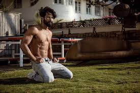 Shahid On Special Diet Hires Canadian Chef To Get A Warrior S Physique For Padmavati Actor shahid kapoor, who plays maharawal ratan singh, in a poster from 'padmavati'. special diet hires canadian chef