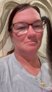 These spidermonkey tails are something else. She wasn’t even looking and  doing this🤣