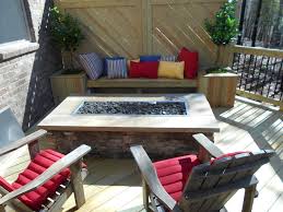 Modern Wood Deck With Custom Built In Bench Privacy Wall And Fire Pit In 2020 Deck Fire Pit Gas Firepit Privacy Walls