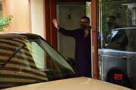 Sanjay Dutt Returns Home From Hospital Hd Gallery Social News Xyz Hospital Gallery New Industries