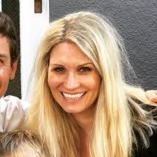 Mara Hunt's Instagram, Twitter & Facebook