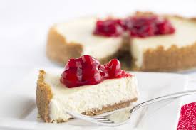 La cheesecake senza cottura e senza colla di pesce è la soluzione perfetta per concedervi un dessert dal gusto fresco e leggero senza dover trascorrere se poi volete un aroma più intenso, al posto dell'essenza di vaniglia potete usare direttamente le bacche. La Ricetta Del Cheesecake Freddo Da Fare Senza Colla Di Pesce Gustoblog