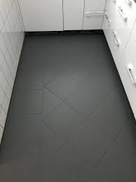 Du solltest erst die fugen mit einem pinsel streichen und dann mit einer. Fliesen Streichen Misspompadour