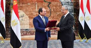 · حصل على ليسانس الحقوق من كلية الحقوق بجامعة القاهرة. ØªØ¹Ø±Ù Ø¹Ù„Ù‰ Ø§Ù„Ù…Ø³ØªØ´Ø§Ø± Ø­Ù†ÙÙŠ Ø§Ù„Ø¬Ø¨Ø§Ù„ÙŠ Ø§Ù„Ù…Ø±Ø´Ø­ Ù„Ø±Ø¦Ø§Ø³Ø© Ù…Ø¬Ù„Ø³ Ø§Ù„Ù†ÙˆØ§Ø¨ Ø¨ÙˆØ§Ø¨Ø© Ù…ØµØ± 11