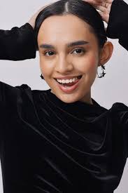 Promote with Fernanda Ramirez (@itsfernandarm)