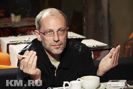 В 1987 году окончил актёрское отделение театрального училища им. Aleksandr Gordon Aleksandr Gordon Fotografiya