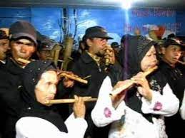 Anggapan tersebut mengakibatkan kekayaan alat seni maupun kesenian. Lantunan Musik Bambu Toraja Ii Toraja Culture By Sangmane Official