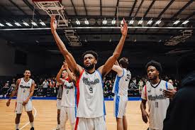 Zay Williams signs for Manchester