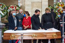 Após cortejo, corpo de Bruno Covas chega em Santos | Poder360