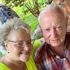 I'm pretty sure this was the last photo of me with my dad. It was Christmas  Day 2022. It was my first Christmas divorced. My first Christmas without my  kids. My pipes