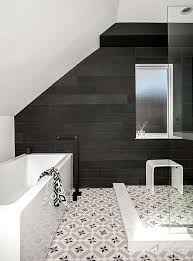 Badezimmer Ideen In Schwarz Weiss 45 Inspirierende Beispiele Badezimmer Fliesen Badezimmer Innenausstattung Badezimmer Renovieren