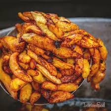Le Soleil C Est Dans La Tete Ou Bien Excellent Vendredi A Tous On Mange Un Peu D Alloco Ce Midi Certains Aiment L African Food Food Nigerian Food