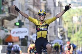 Wout van aert heeft voor drie jaar bijgetekend! Mailand Sanremo Wout Van Aert Gewinnt Rad Klassiker