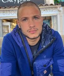 SAINTE LUCIE DE PORTO-VECCHIO Sa mère Mme Vve Maddalena SOTGIU née BALARDI  ( feu son époux Mario SOTGIU ) Mme Valentina SOTGIU, sa soeur, et son  compagnon Laurent, et leur fils Donat.