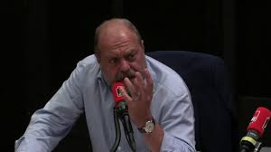 Mais aussi un passionné d'horlogerie. Mon Gazon Mon Choix Le Sketch Par Jupiter Avec Eric Dupond Moretti Youtube