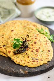 It Is Indeed A Luxury To Relish Makai Missi Roti With Some Baigan Ka Bharta Slight Crisp Makai Missi Roti Can Be Eaten Missi Roti Paratha Recipes Veg Dishes