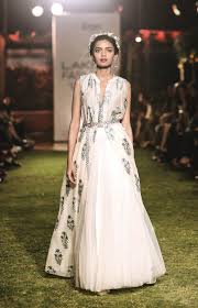Latest Fashion Trend In India 2019 1 fitness trend in 2018, analysts say, but smartphone exercise apps will no longer be fashionable.