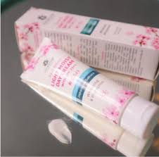 Cosrx aloe soothing sun cream spf50 pa+++ 50ml aloe repairing sun cream long lasting soothing calming sunscreen korean cosmetics. Membedah Ingredients Azarine Easy White Day Cream Skincapedia