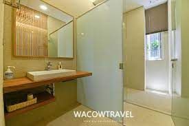 台南民宿 台南民宿 極致美感的清水模建築 樹說 bathroom mirror bathroom lighting lighted bathroom mirror
