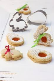 Osterplatzchen Mit Aprikosenfullung Ein Rezept Von Kleinstadthippie Vegan Blog Ostern Backen Osterplatzchen Ostern Backen Geschenk