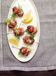 Bouchees De Canard Au Pesto Et A La Tomate Cerise Ricardo Recipe Recipes Appetizer Recipes Savory Appetizer