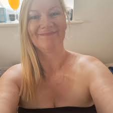 New hair cut new hair colour back to blonde again. What started off as a  bottomless brunch at The distillery which we loved .we carried