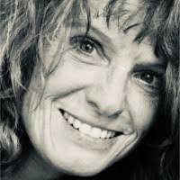 Elizabeth Reasoner's Instagram, Twitter & Facebook