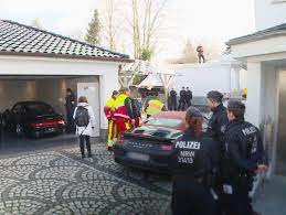 Goman clan funeral takes place in leverkusen with heavy police presence amid pandemic leave a reply cancel reply your email address will not be published. Goman Clan In Leverkusen Eine Luxuswohnung Bezahlt Vom Sozialamt Der Spiegel