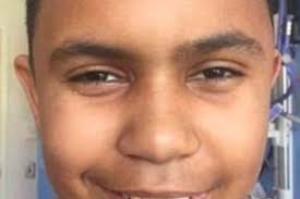 Menino fica com parafuso de 15 centímetros espetado na cabeça