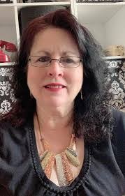 Dina Glover's Instagram, Twitter & Facebook