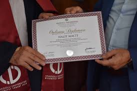 Aöf diploma ne zaman verilecek? 81 Yasinda 4 Uncu Universite Diplomasini Aldi
