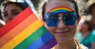 La giornata internazionale contro l'omofobia, la bifobia e la transfobia è una ricorrenza promossa dal comitato internazionale 17 maggio la giornata internazionale contro l'omofobia frasi e immagini. Giornata Contro L Omofobia In Un Anno 134 Casi In Aumento Mattarella Una Societa Libera Non Permette Discriminazioni Il Fatto Quotidiano