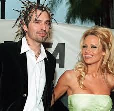 Pamela anderson stuns in a blue satin dress as she arrives at the cannes film festival flanked by but baywatch star pamela anderson was put under surveillance herself as she arrived at the 69th meanwhile, pamela's bodyguards were all in uniform style, with fitted black suits that showed off. Pamela Anderson Welt