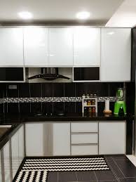 Dinding dapur sangat mudah terkena noda seperti cipratan minyak saat memasak serta mudah glazed ceramic tiles adalah dinding keramik berglasur dengan permukaan yang mengkilap. Corak Jubin Dapur Desainrumahid Com