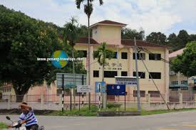 Jalan sungai pinang leads out of balik pulau, it passes through the administrative centre of town. Sungai Pinang Village Balik Pulau